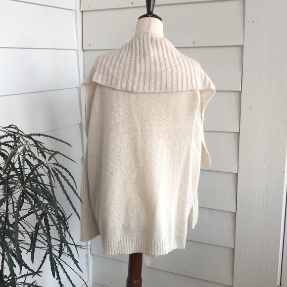 Jennifer Lopez cream asymmetrical cardigan size L, versatile and classic style - Picture 3 of 9